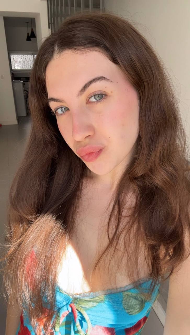 Nude girl Amber in Cologne