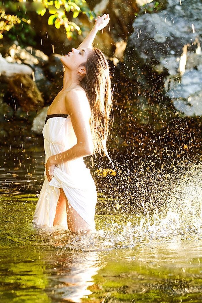 Marie Avgeropoulos in Cologne