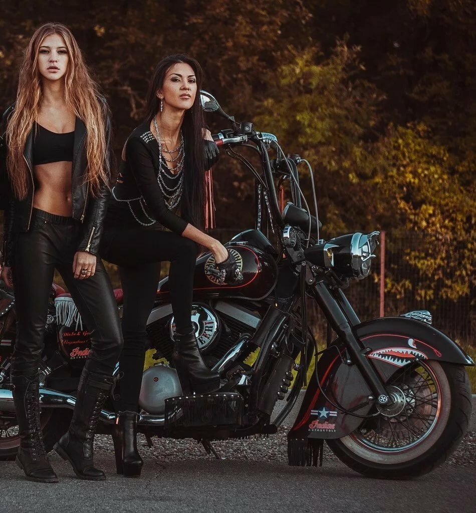 Beautiful girls and bikes in Cologne
