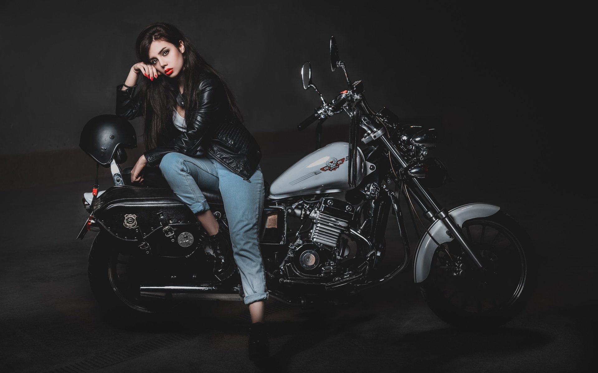 Biker girls: style and drive in Cologne