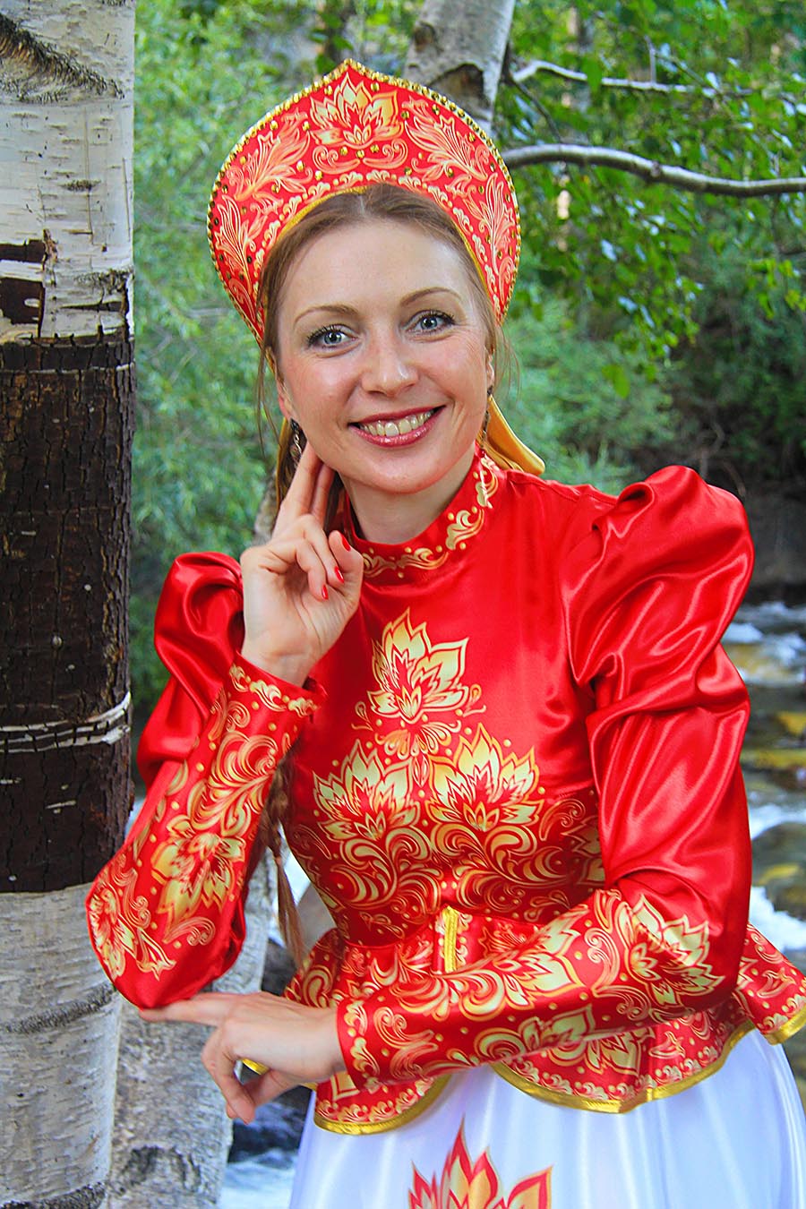 Women in Slavic costumes in Cologne