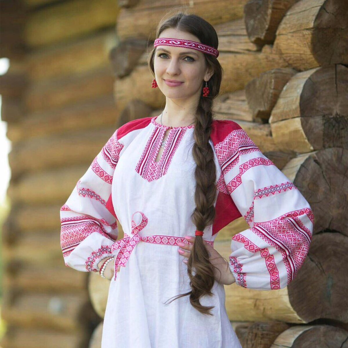 Girls in Slavic costumes in Cologne
