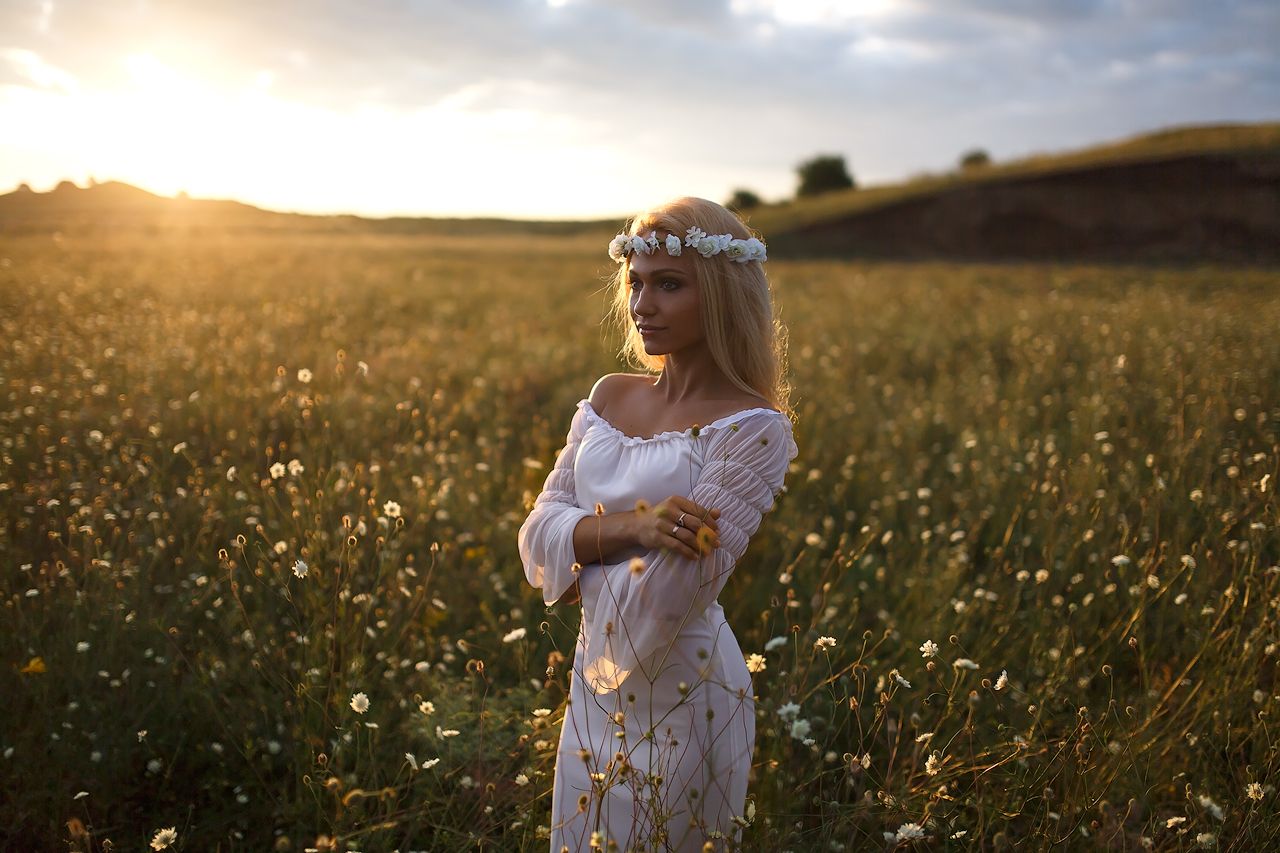 Girls in Slavic costumes in Cologne