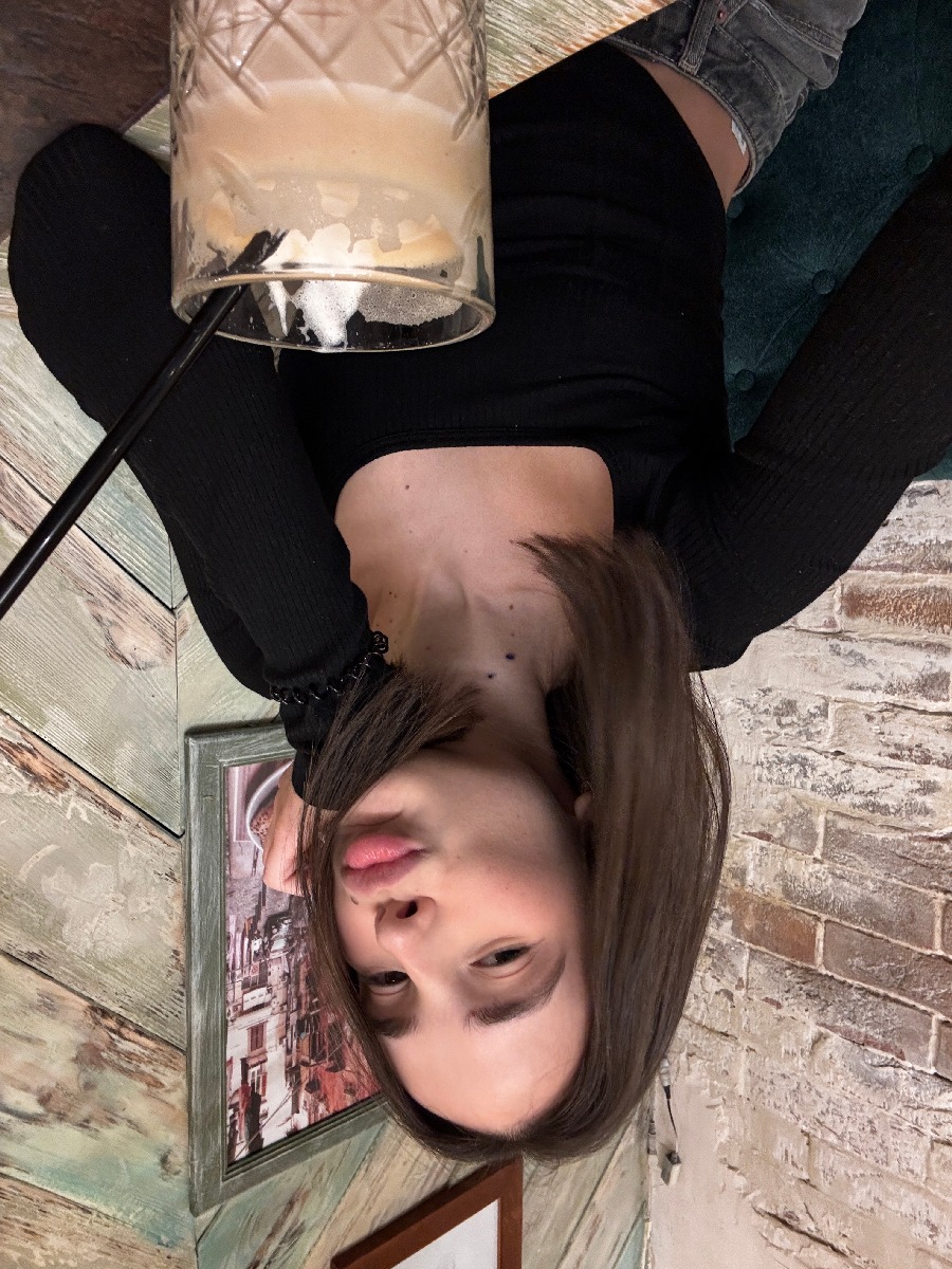 Fresh photos, fresh mood — Tina online in Cologne